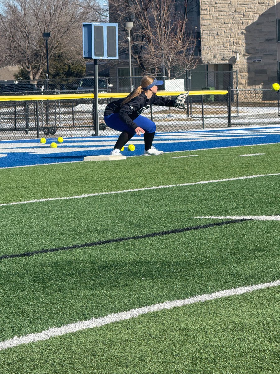 UNKSoftball's tweet photo. 22 days out!
#firstdayback #lopesuplopesoften https://t.co/WvbYX95N3Q