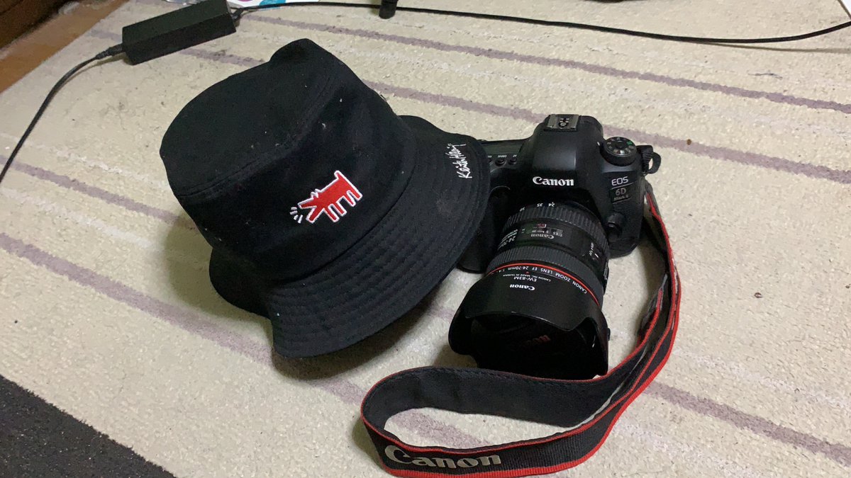fujiyamajunkie's tweet photo. 今日のテーマ…愛用のカメラ。仕事が休みの日は40°C近くの灼熱の日も-10°C超えの極寒の日も、絶景を捉えるために苦楽を共にしてくれる最強のパートナー。2025年もいろんな景観と出会うことが出来ますように…。

#もにさく 
#Canon 
#EOS6DMark2 https://t.co/wBwrLpsCsT
