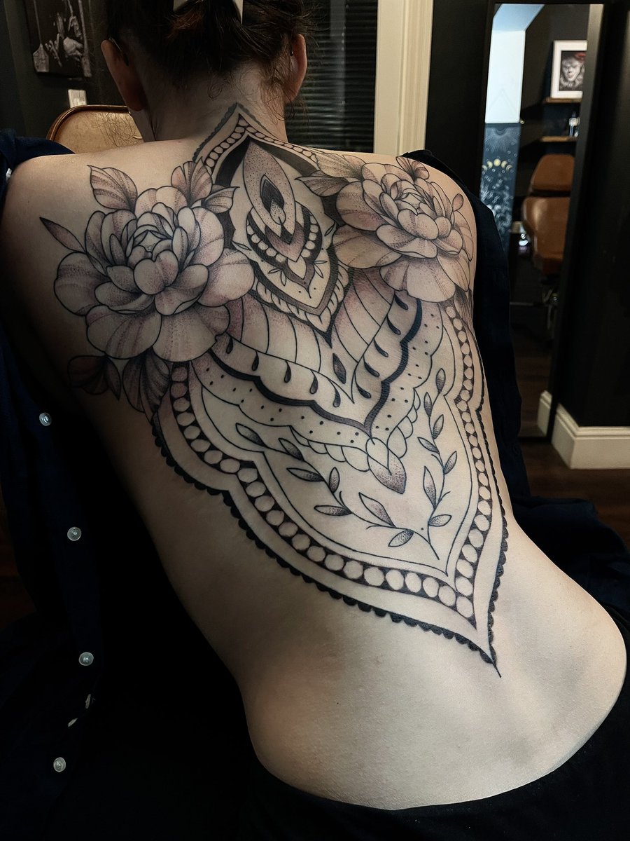 kylomoo's tweet photo. Back piece finished. 

#tattoo #backtattoo https://t.co/QesMJcm3Gf