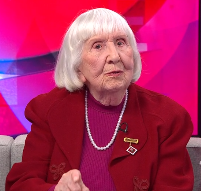 suzyglitter1's tweet photo. What a woman 92 year old Betty is on #Newsnight!
Been waiting 26 years for compo from the Post office over the Horizon scandal &amp; they insult her by offering 29% of what she is owed!
Keep fighting Betty ✊ https://t.co/BLSG38pi01
