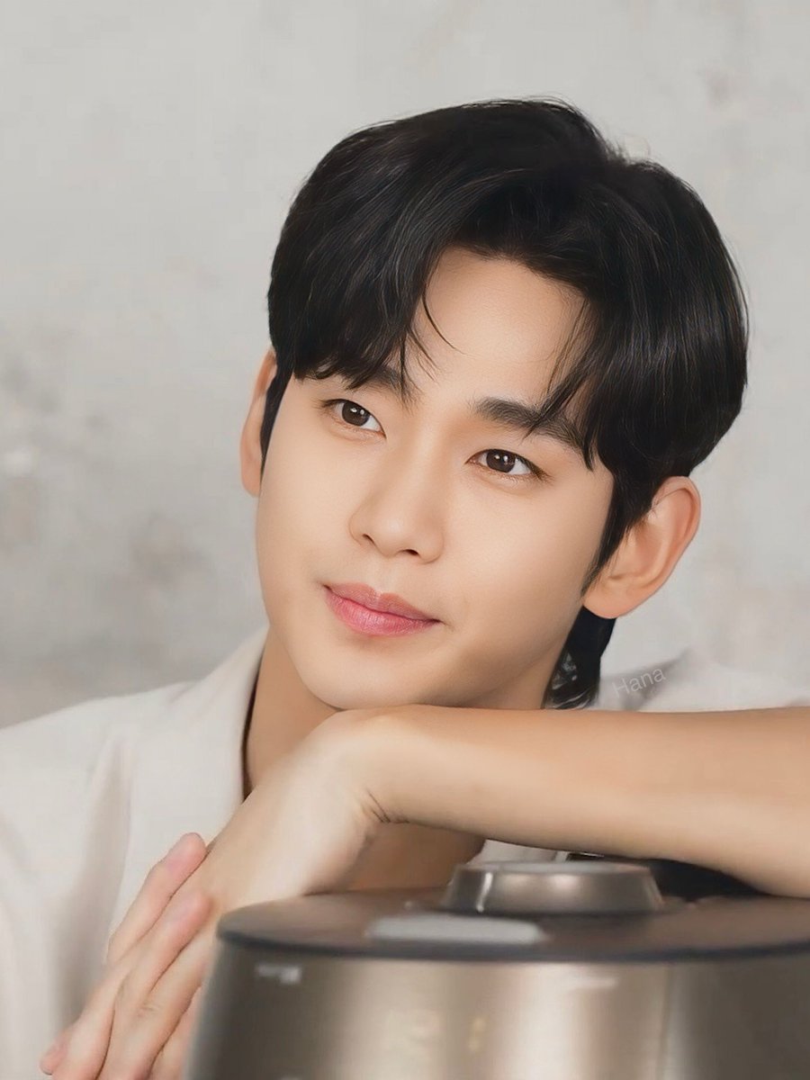 スヒョン君が側にいるだけで、炊飯器もおしゃれなデザイン家電に😌
キッチンが華やかになるね〜🩵

おはようございます☀
今日も素敵な一日を〜🤗

#김수현 #金秀賢 #kimsoohyun
 #キムスヒョン 

CUCKOO x KIM SOO HYUN