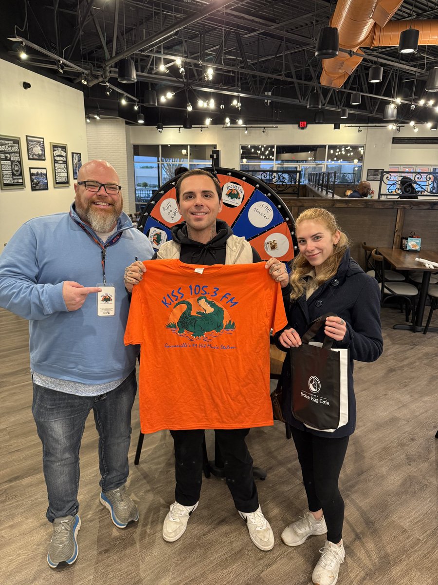 Another Broken Egg Cafe is officially open! 🍳 
The restaurant serves amazing southern-style breakfast, brunch, and lunch daily from 7am-2pm!🥞😋

Located at 3265 SW 34th St
