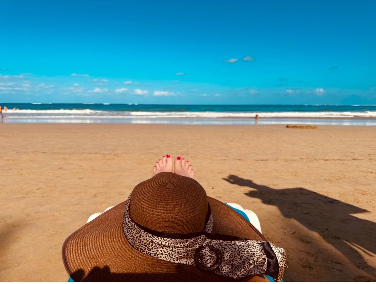I’m gonna soak up the sun! So happy to have my toes in the sand by the ocean…my happy place ❤️ #sunshinestateofmind #gratefulheart #ThisIsLiving #sunshine
#toesinthesand #myhappyplace #sunandsand #oceanview #Paradise