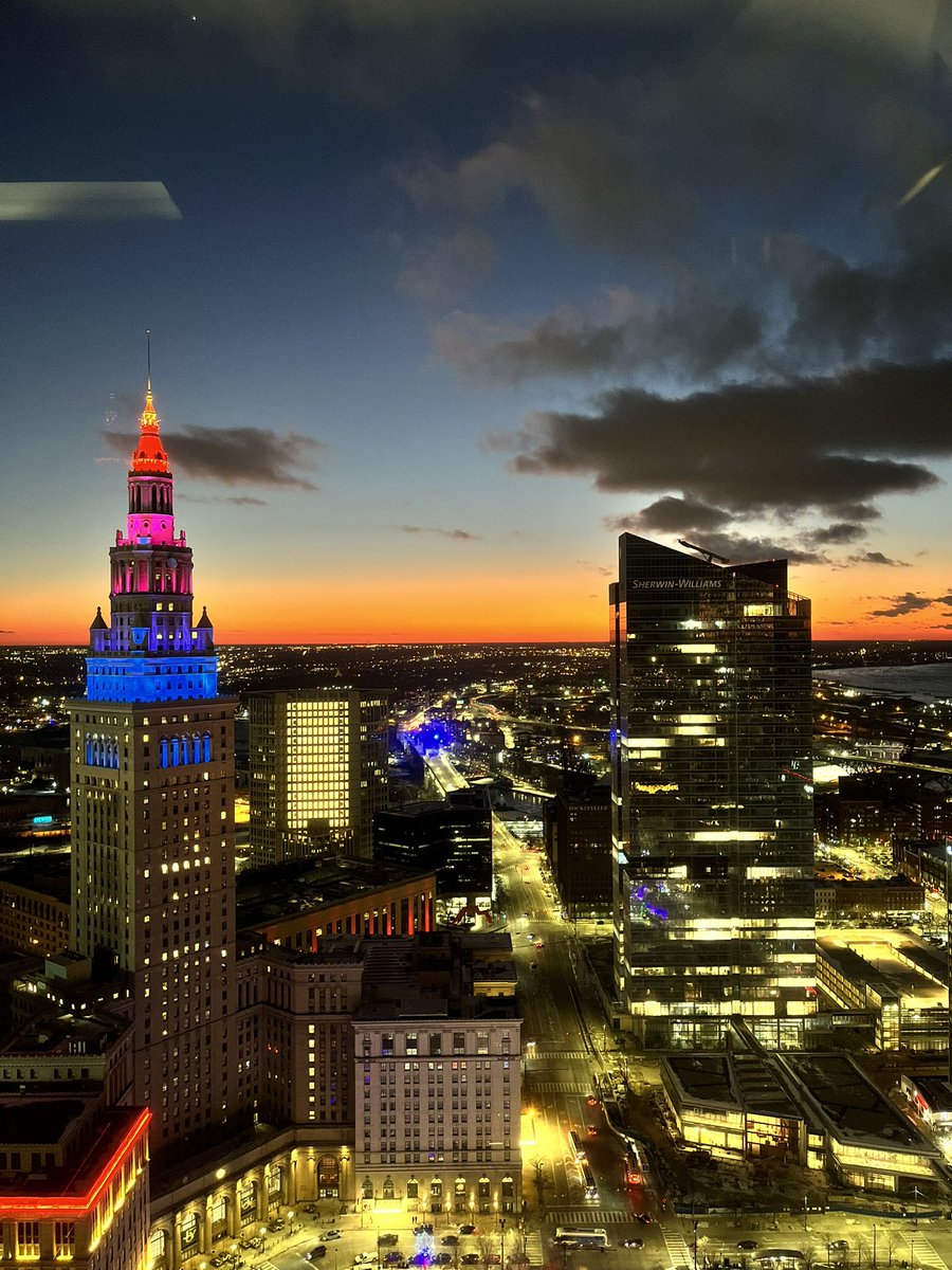 HowardBobrow's tweet photo. Too amazing not to share!  @DowntownCLE @TheCLE @happyincle @terminaltower https://t.co/guFNuug4Ps