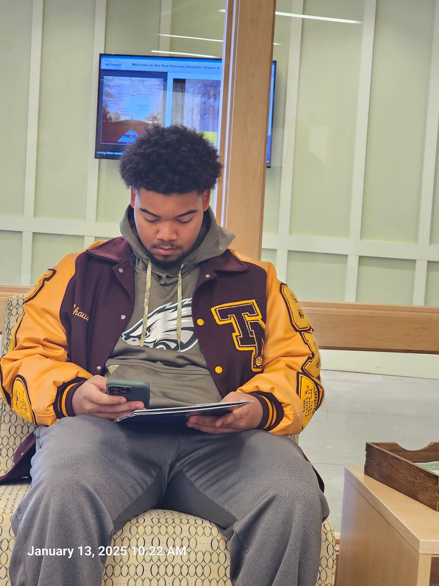 ShawnBurdickJr's tweet photo. Had a great offical visit today at Bethany College. Thank you all for all the great information. Also had a great throwing session with their track team. Thank you for making me feel at home Coach Yoder and @DaylonSmith1 @BethanySwedes
#TMSTRONG # TMTRACK #WINORLEARN https://t.co/3ujT3rkXtW