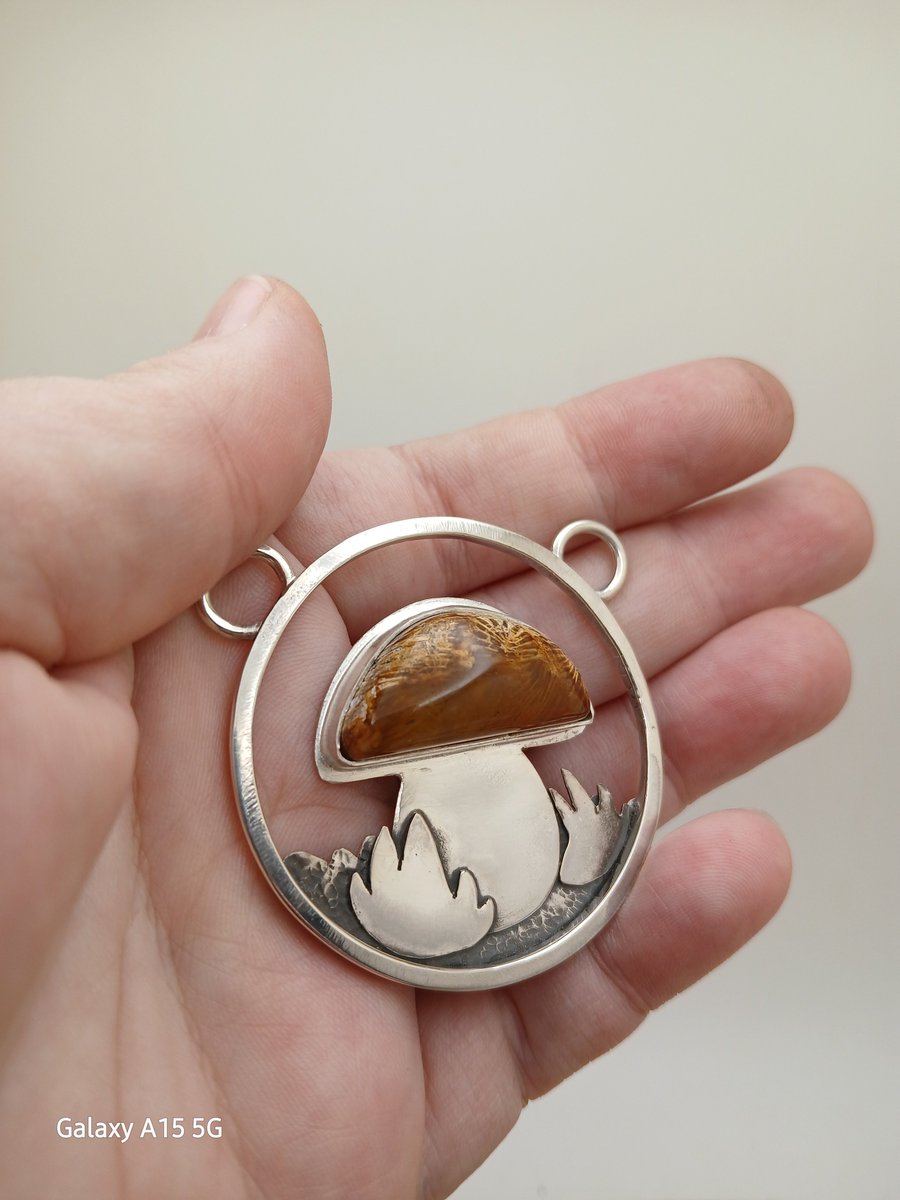 HeatherMcC33694's tweet photo. Mushroom pendant with a coral fossil cab! I need to make more of these little environment shadow box pieces. It's a one-of-a-kind piece I'm proud of🙂

Solid sterling silver (as always) and available for purchase on my Etsy: https://t.co/I1eM0P5GOv https://t.co/1wCyfImjdH