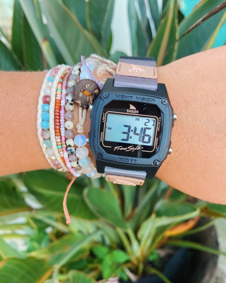 freestyle_watch's tweet photo. The Sahara Shark Watch brings earthy tones and an easy leash closure—adventure-approved. 🏜️ #watchlover #accessorieslovers #watch #watchlove #palms #digitalwatch #watches #braceletstack https://t.co/wifzOPM7Y1 https://t.co/zfQxkfO4WO