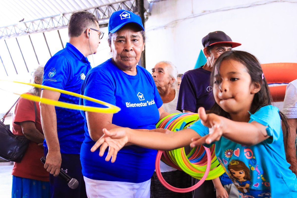 del Despacho de la Primera Dama Gabriela de Bukele y el Alcalde <a href="/NoeRiveraNR/">Noe Rivera</a> vivimos momentos especiales junto a nuestros adultos mayores que forman parte del Programa +60 y a sus nietos.

Estas iniciativas nos inspiran a seguir trabajando con amor y dedicación por nuestra gente.