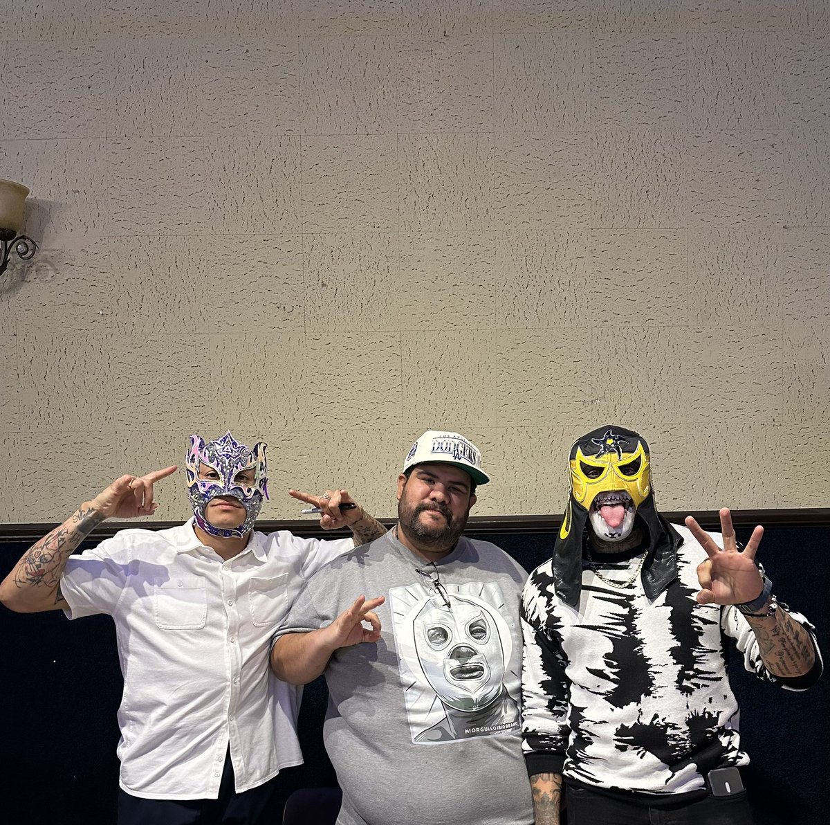 MarcoLAHxC's tweet photo. @PENTAELZEROM  puro meza!! https://t.co/A4996rQZIv