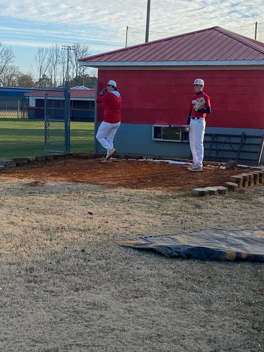 Eagles are back in action 🦅❤️⚾️