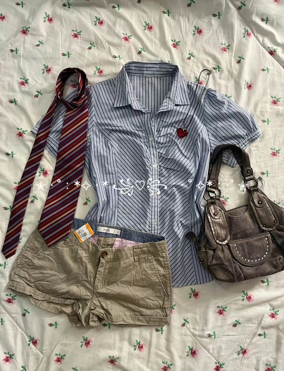 มีร้านไหนขายเสื้อผ้าแนวนี้ไหมคะ