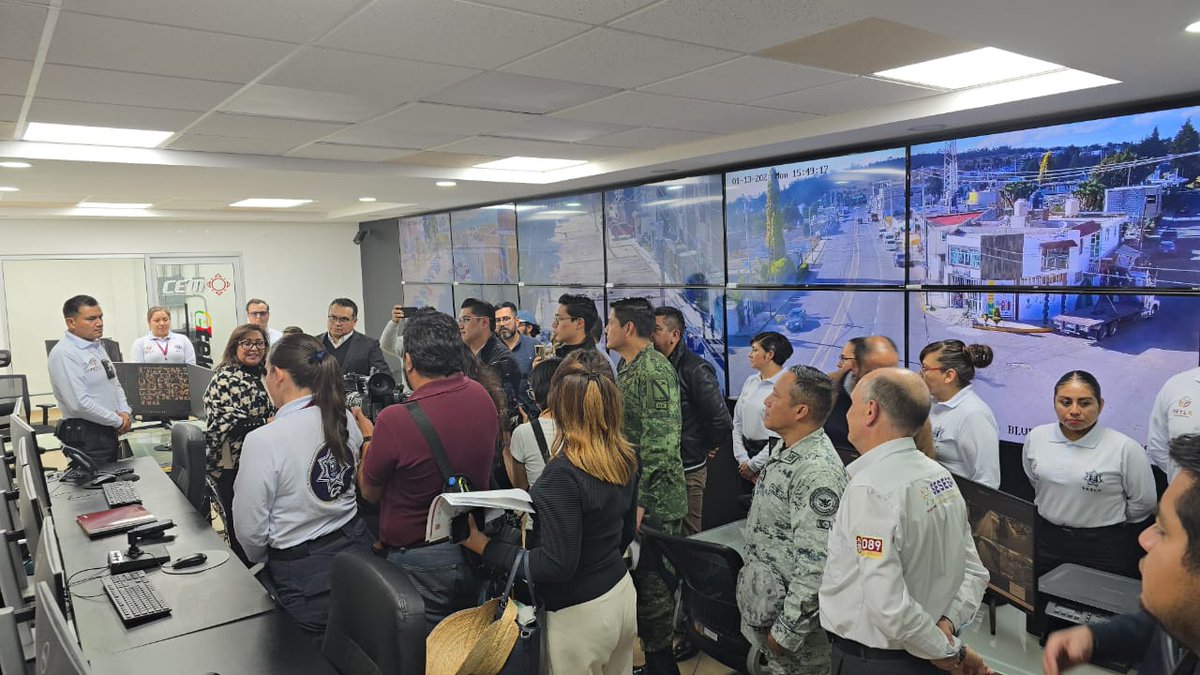 etekseguridad's tweet photo. #etekcomunicaciones🎙️El @GobTlaxcala  de @LorenaCuellar inauguró el C2 de #Tetla para fortalecer las estrategias de seguridad en el municipio.
¡Gracias #Tlaxcala por confiar en #etek para brindarle los equipos con la mejor tecnología para la protección de las y los tlaxcaltecas! https://t.co/5kyHMIq9g4