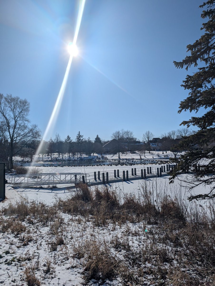 d_bead's tweet photo. I am definitely dedicated to my nature walks because baby when I tell you it's cold outside, ๐ฅถโ๏ธ๐ฉต freezing ๐ฅถ temps for real. I layered up, got my snow boots on. Let's get it, health is wealth. This fresh air feels invigorating and the sun is๐ warming my heart. #NatureDays ๐ฉต https://t.co/MwKTcVFyC0