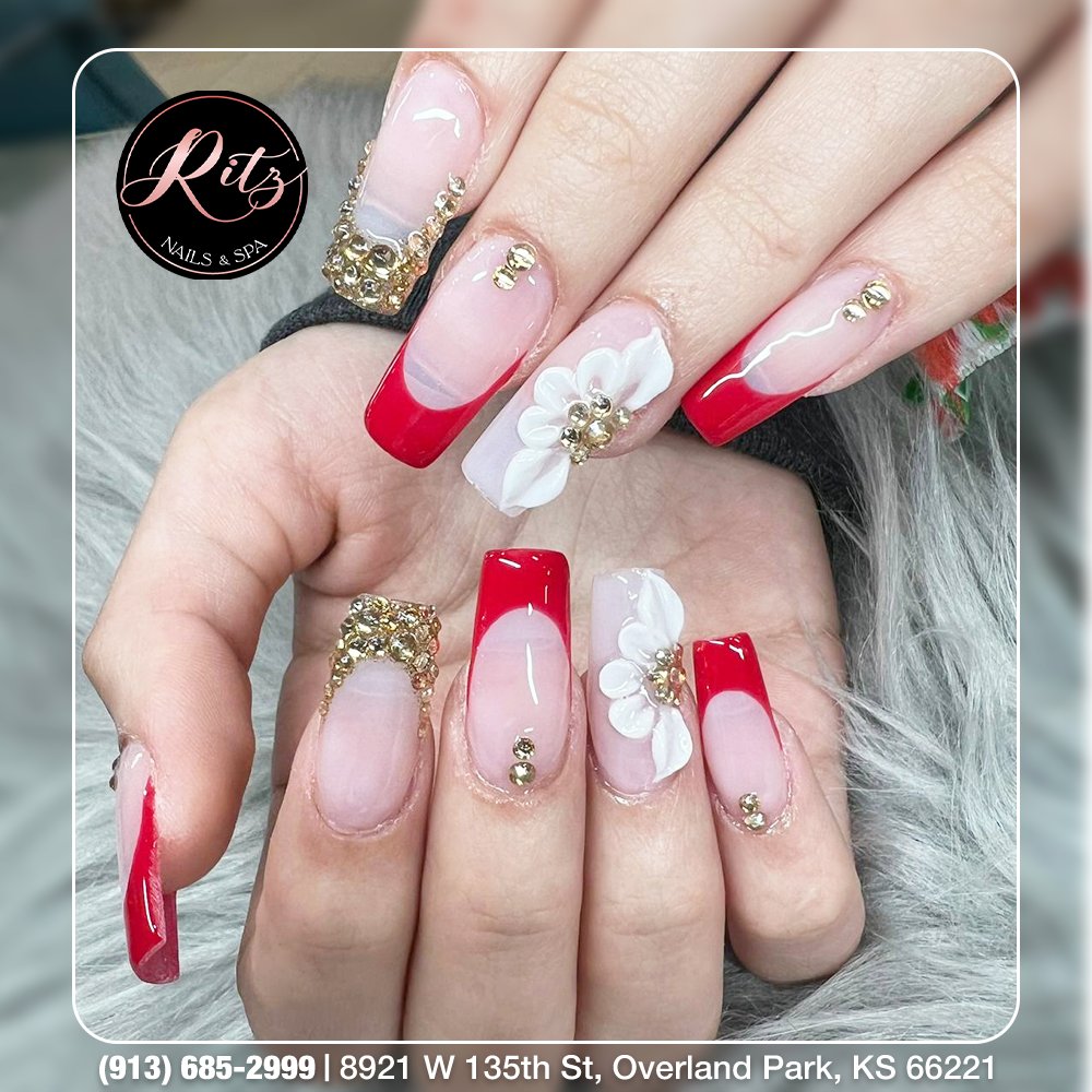 NailsRitz's tweet photo. 📷 Floral Perfection for Special Moments!
#overlandparkks #chiefskingdom #kansascity #downtownop #nails #nailart #nailsofinstagram #pedicure #manicure #naildesign #nailsalon #nailsalonnearme #beautysalon https://t.co/ViDJgu0pF7