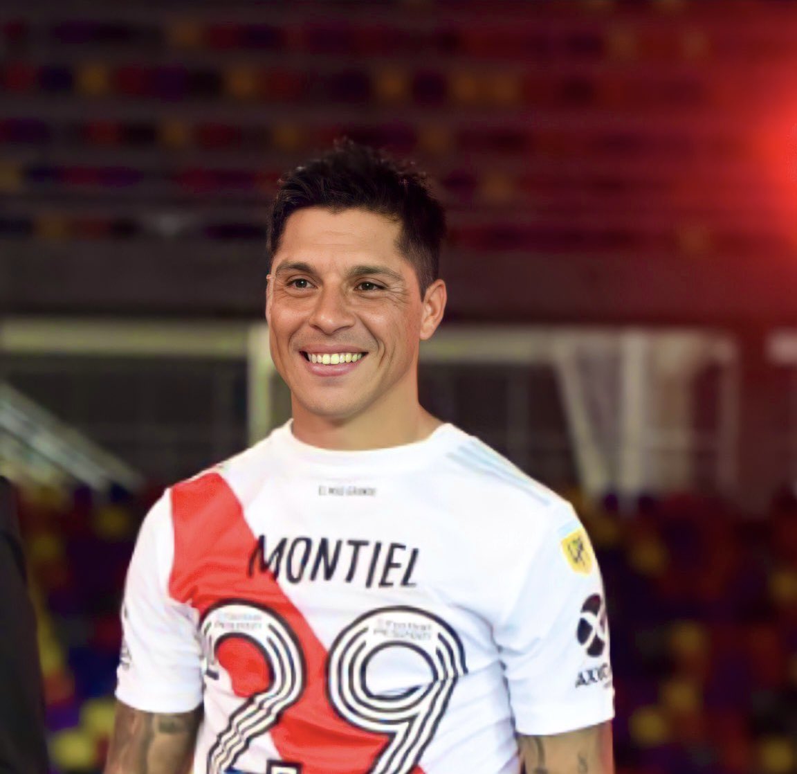 - Vestite bien esta vez, por favor te lo pido
- Sísí, despreocupate 

Yo: