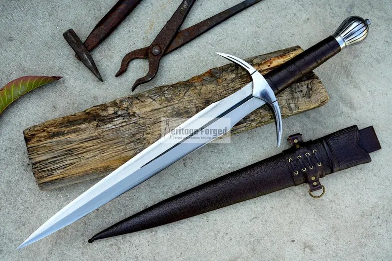 BladeEverest's tweet photo. Viking Dagger #swordsmith #kukriknifemakers #forged #sword #kukriknifemakers #swordsman #vikings #dagger #handmadeknifes  Visit my etsy shop  
https://t.co/QVcJ4G1hTS https://t.co/NHvR5ufaSI