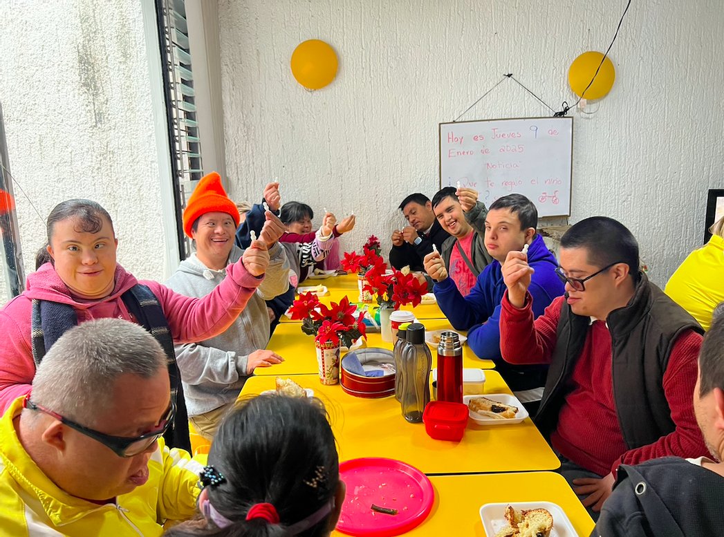 lacasadown's tweet image. Empezamos un nuevo año lleno de bendiciones. Así celebramos a los Reyes Magos y aquí les compartimos a los afortunados que encontraron al Niño en la Rosca de Reyes. 
#LaCasaDown #LCDG #sindromededown #downsyndrome #trisomia21 #roscadereyes #6deenero