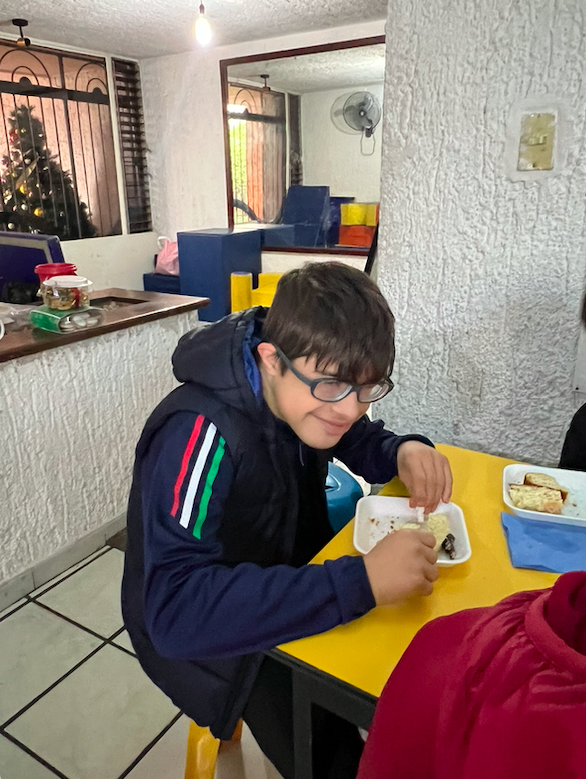 lacasadown's tweet image. Empezamos un nuevo año lleno de bendiciones. Así celebramos a los Reyes Magos y aquí les compartimos a los afortunados que encontraron al Niño en la Rosca de Reyes. 
#LaCasaDown #LCDG #sindromededown #downsyndrome #trisomia21 #roscadereyes #6deenero