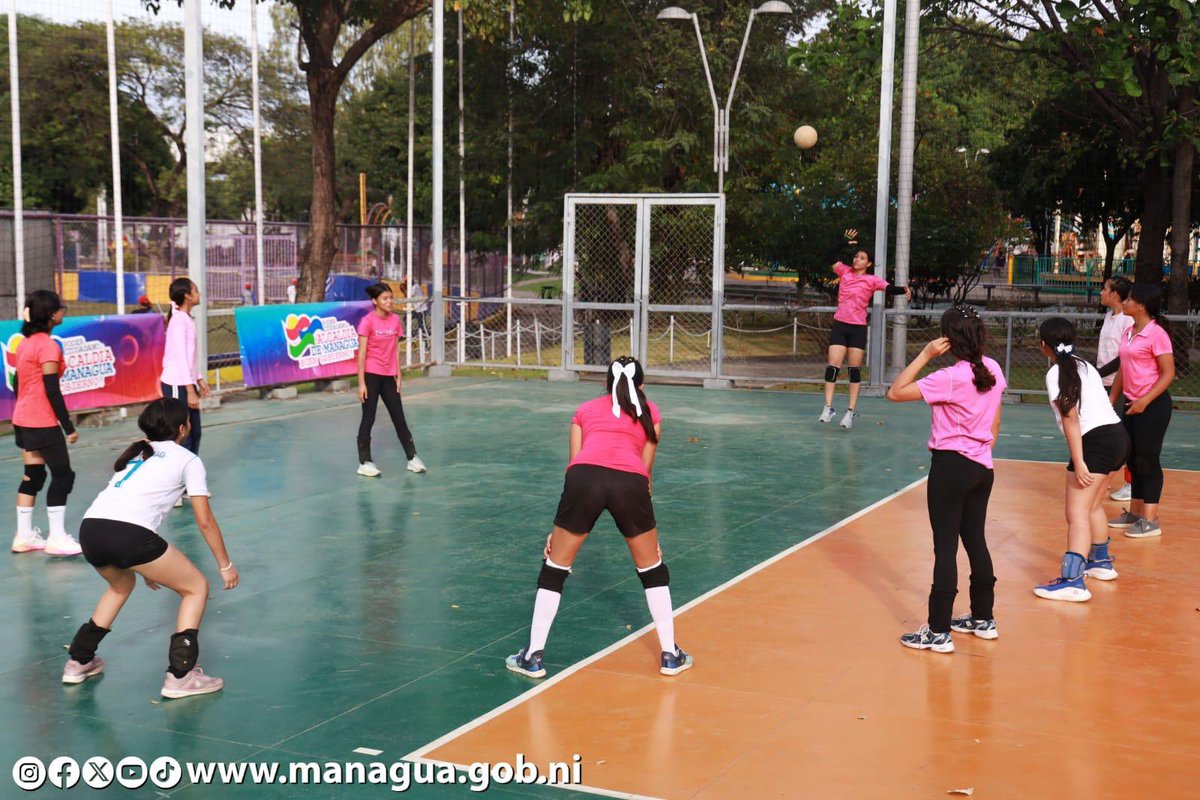 alcaldia_mga's tweet photo. Damos inicio a las clases en la Academia de Voleibol Sala 🏐 en el Parque Luis Alfonso Velásquez Flores.  

Por quinto año consecutivo, esta academia forma a nuevas generaciones con la meta de llegar a la Selección Nacional de Nicaragua 🇳🇮. https://t.co/jbi4NcIRxW