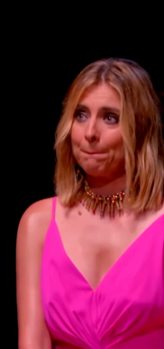 Sale un cangrejo: 
Ana: TENGO ALERGIA AL MARISCO
Sandra:
#LaIslaDeLasTentaciones2