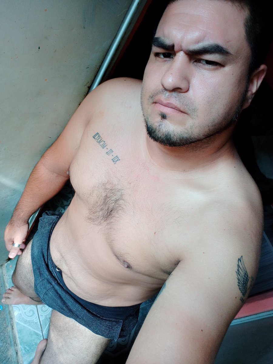 Fernando_ro92's tweet photo. PS guapo, guapo no soy pero tengo pancita de Winnie pooh, te sirve?🐻😈🙈🙊 https://t.co/tkLzCjiBuS
