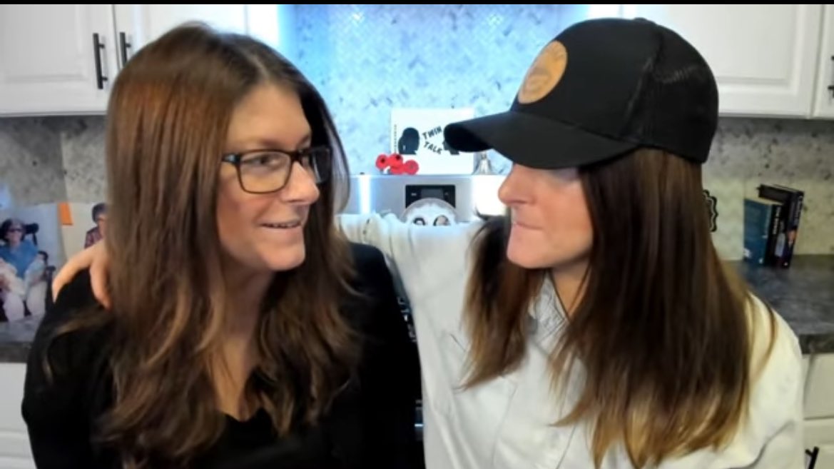 RestingDollface's tweet photo. I love the SIDLEY Twins so much!!! ๐
MUST WATCH!
@nancytsidley has her ๐งข & #onetearlefteye going while being there for @StephanieSidley! ๐ซถ
Click to watch! โฌ๏ธ
๐บ https://t.co/78ZH7R3Frc
#MeghanMarkle #PrincessMarkle https://t.co/QxseNcDhwT