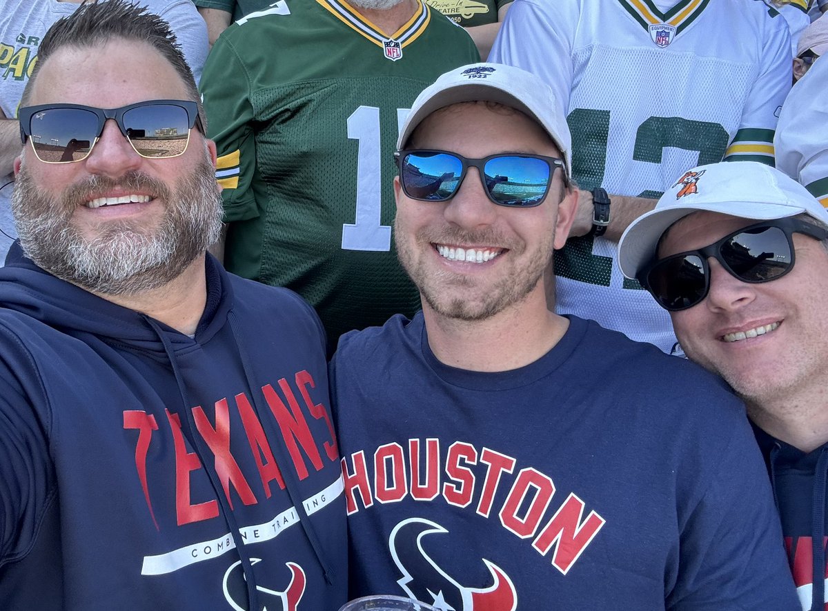 stmullinax's tweet photo. @thekurote @Basaraski Just did it. Done it many times. Never had a single issue at Lambeau. Some of the best fans in the world. https://t.co/bMIrkxMzb6