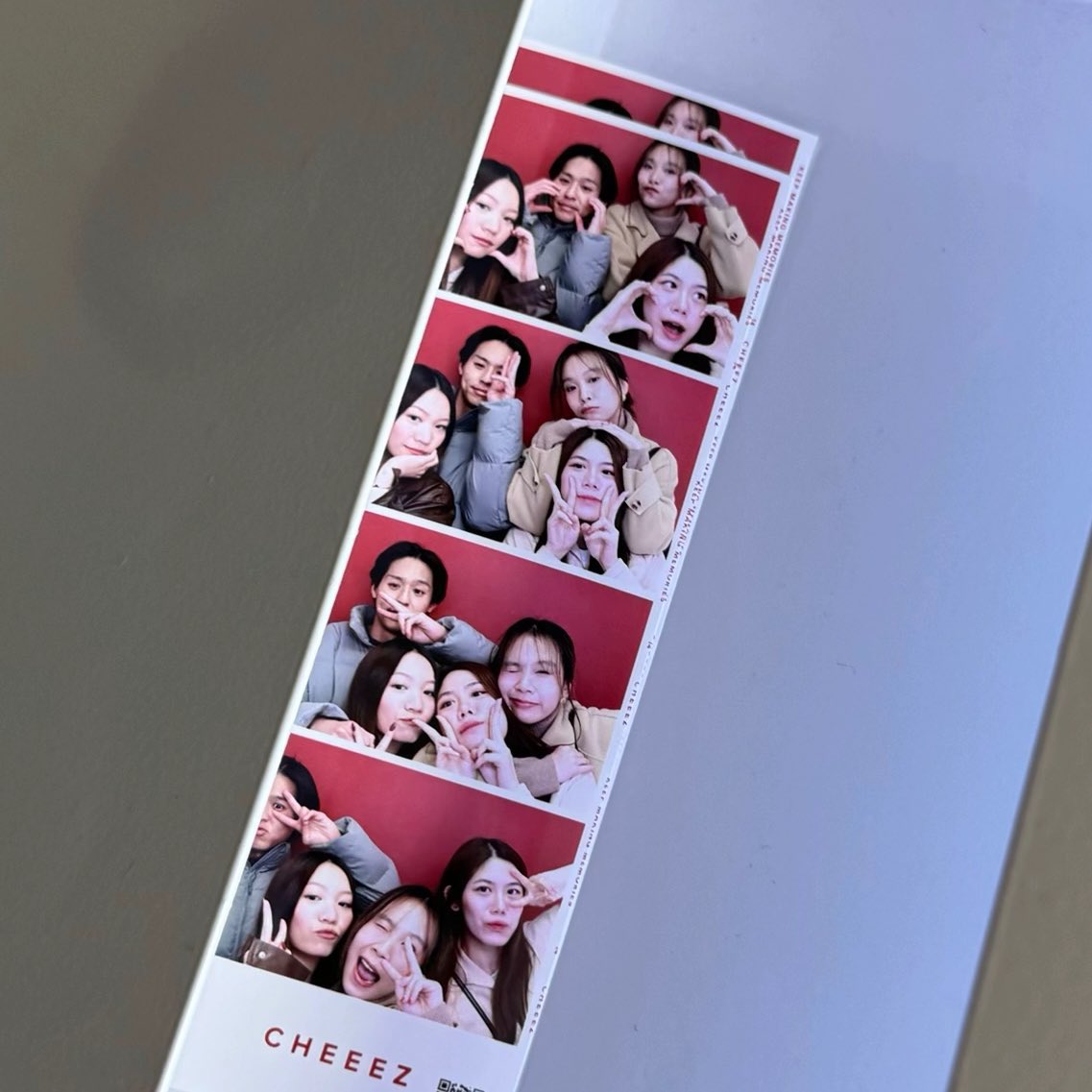ireen_0063's tweet photo. ใครจะคิดว่าวันนึงเพื่อนแก๊งค์มาแตร์ของพีพี จะมาเป็นเพื่อนกลุ่มเดียวกับที่ไปเรียนลอนดอนด้วยกันกับบิวกิ้น

/. เค้าถึงบอกว่าต่อให้สองคนนี้จะไม่เจอกันในที่เรียนพิเศษหรือนาดาว แต่สุดท้ายวงโคจร (พรหมลิขิต) ก็จะนำพาให้ทั้งคู่มาพบเจอกันในสักที่อยู่ดี 🥹 https://t.co/Qoro9LQDp9