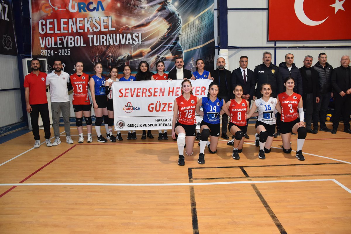 Cukurca_GM's tweet photo. 📌 İlçemize gelen Hakkari Sportif Faaliyetler Kadın Voleybol Takımı ile birlikte Çukurca'nın önemli tarihsel mekanlarını gezdik, ardından Çukurca Geleneksel Voleybol Turnuvası final gecemiz de gösteri maçı ile bizlere eşlik ettiler. ☺️🌟👏 https://t.co/HyUz1rSBWt