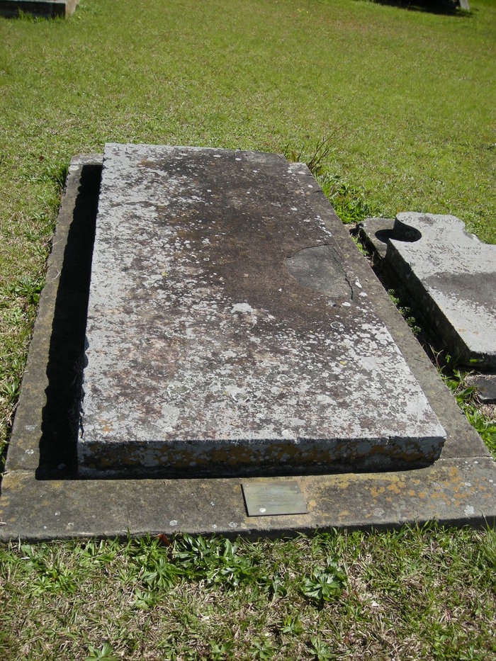 Mannii's tweet photo. If you wanted to find one of the oldest European graves in Australia, it would surely belong to Henry Edward Dodd. #familyhistory #talesfromthegrave #history #australianhistory #genealogy #gardeningtales

https://t.co/kPbaVGYHF1 https://t.co/NAnJ2Wh52r