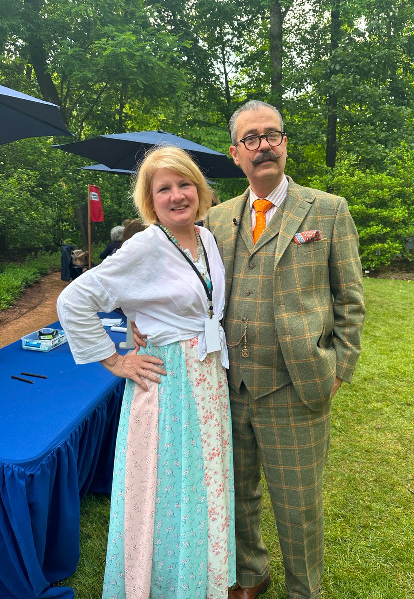 ANTIQUES ROADSHOW searches for amazing treasures in Arkansas. One is up to $90,000! “Crystal Bridges Museum of American Art, Hour 2" TONIGHT at 8/7c on PBS and the PBS app.  You may an appraiser or two you know? 
#AntiquesRoadshow <a href="/RoadshowPBS/">Antiques Roadshow</a> <a href="/NichoLowry/">Nicholas D. Lowry</a> <a href="/crystalbridges/">Crystal Bridges Museum of American Art</a>