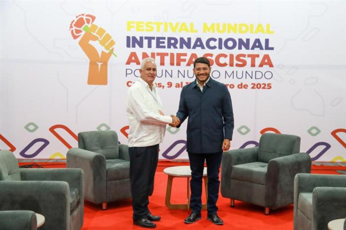 🇻🇪🤝🇨🇺ǀ El vicecanciller para América Latina de Venezuela, Rander Peña, sostuvo un encuentro de trabajo con el jefe del Departamento de Relaciones Internacionales del Partido Comunista de Cuba, Emilio Lozada. 
🔗acortar.link/oXLkKL