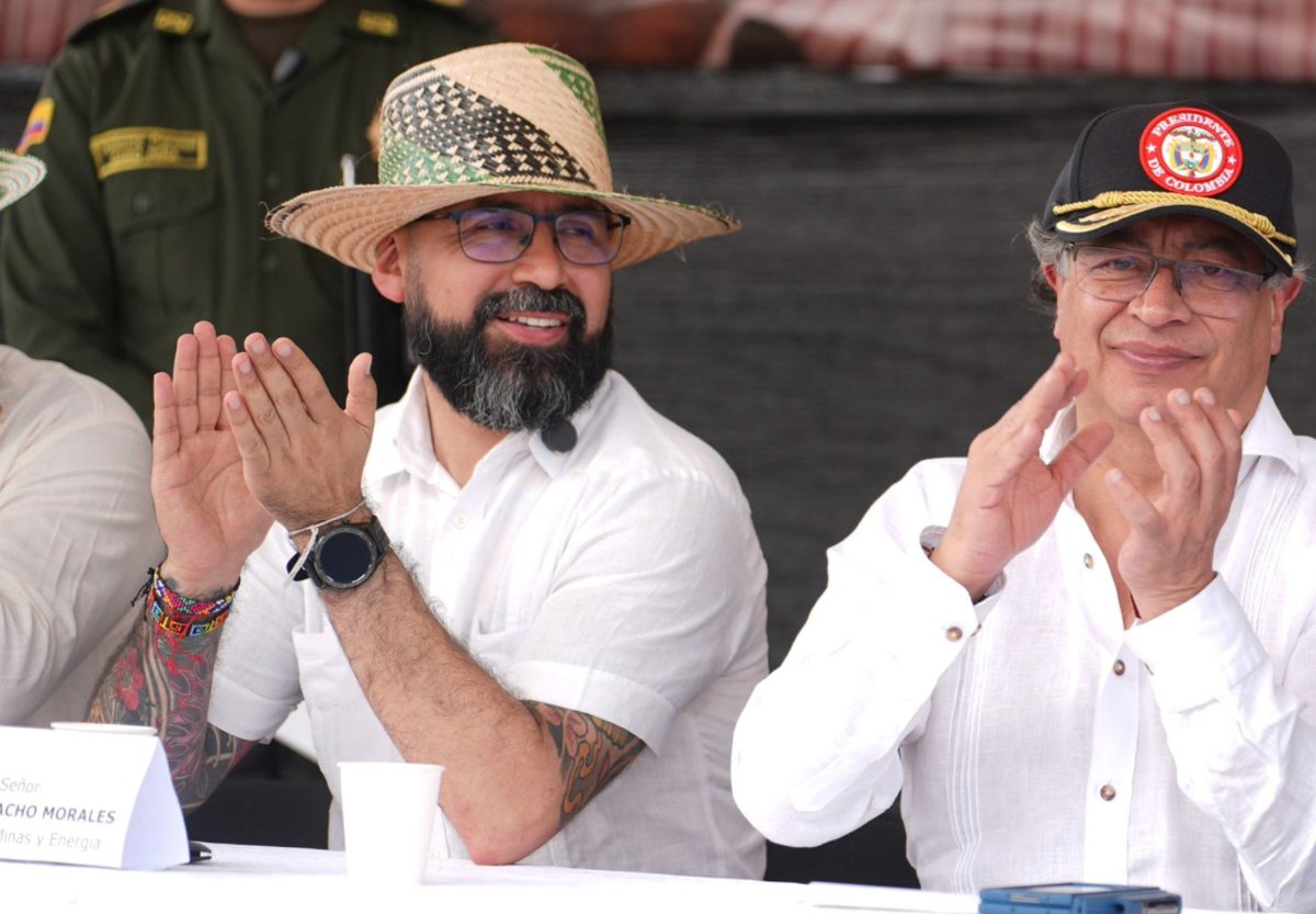 La transición energética anunciada por <a href="/petrogustavo/">Gustavo Petro</a> se queda sin aire frente a las eólicas.

De 23 proyectos avalados, sólo 2 están en operación.

Empresas que han hecho cuantiosas inversiones en La Guajira se han ido por sobrecostos y retrasos en licenciamiento ambiental.

Va🧵