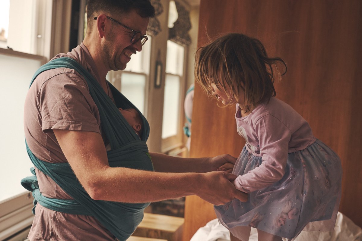 Photographer/Director Will Hartley was recently asked to capture a new series of stills for the UK-based charity Fatherhood Institute. Letting reality unfold naturally throughout the shoot day, Will captured a number of real families in their own homes. bit.ly/3PFyQO1