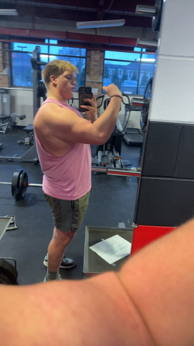 Brody43110171's tweet photo. Staying in the gym ‼️‼️ #legday https://t.co/r3Of1VtcsX