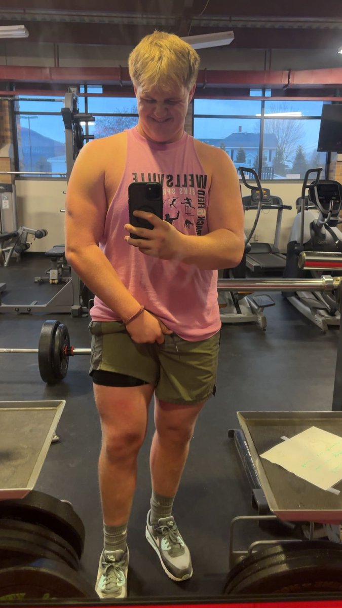 Brody43110171's tweet photo. Staying in the gym ‼️‼️ #legday https://t.co/r3Of1VtcsX
