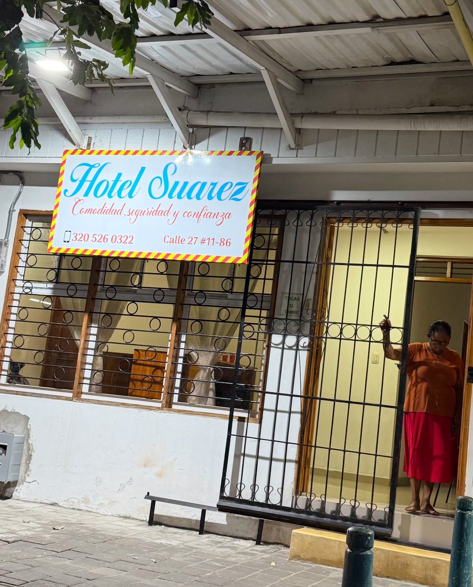 Noticiasmtr9's tweet photo. Alerta Alerta en este #HotelSuarez 
Ubicado en la Calle 27 # 11-86 
de la Ciudad de MONTERIA y 
propiedad de un prestigioso médico 
que labora en La Fundacion la Salud 
se esconden Venezolanos Indocumentados que son Células del
#TrenDeAragua @PoliciaMonteria 
@MinInterior @CIA https://t.co/oVpxCtuQfV