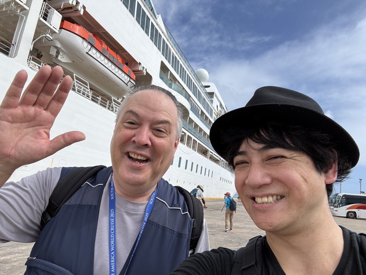 david_ramsay's tweet photo. Just got off the ship in Saipan &amp; look who I ran into … The Amazing “Syan” . He’s performing next ! サイパンで船を降りたら、アメージングな "Syan "に会ったよ。 彼は次の公演に出るんだ！ https://t.co/R6ulLVPSF4