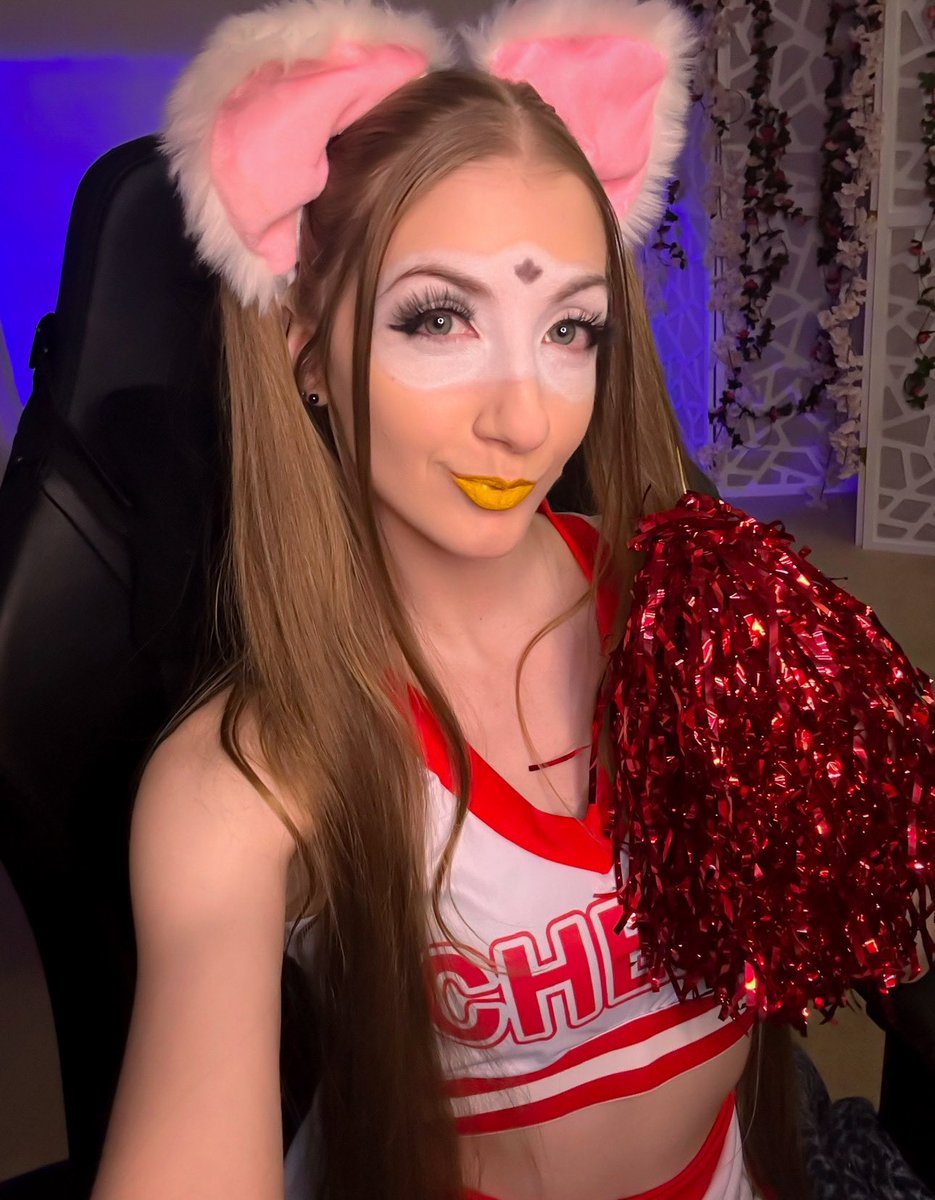 ArcadexAngel's tweet photo. Furby is going to be your biggest cheerleader tonight! 

🔴 Live now with more punch out! https://t.co/VwdfWwMfcX