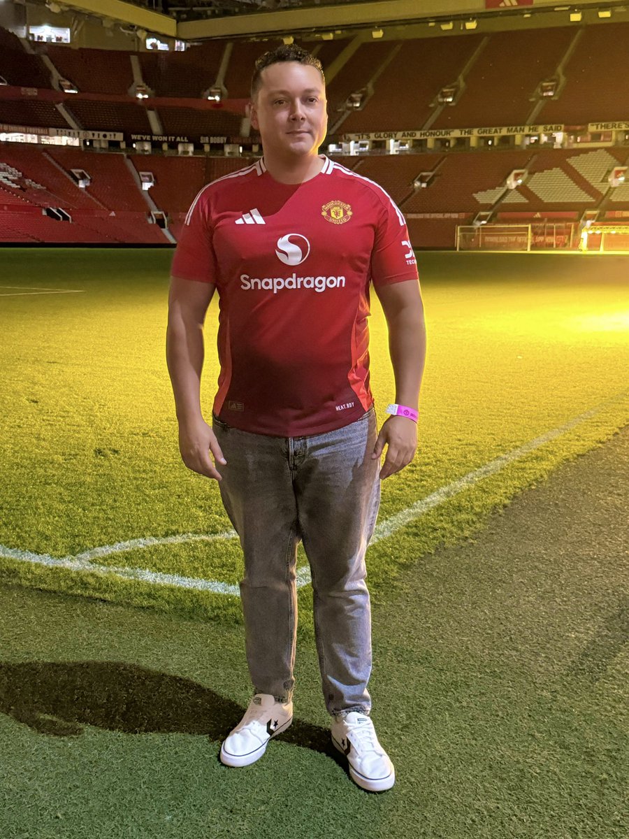 DaniStephensxn's tweet photo. Great day out at Old Trafford big thanks to @ManUtd for having us look forward to working on many more projects in 2025! 

@sfgivingcharity @Str8FWDMusic https://t.co/l43LT4bgta