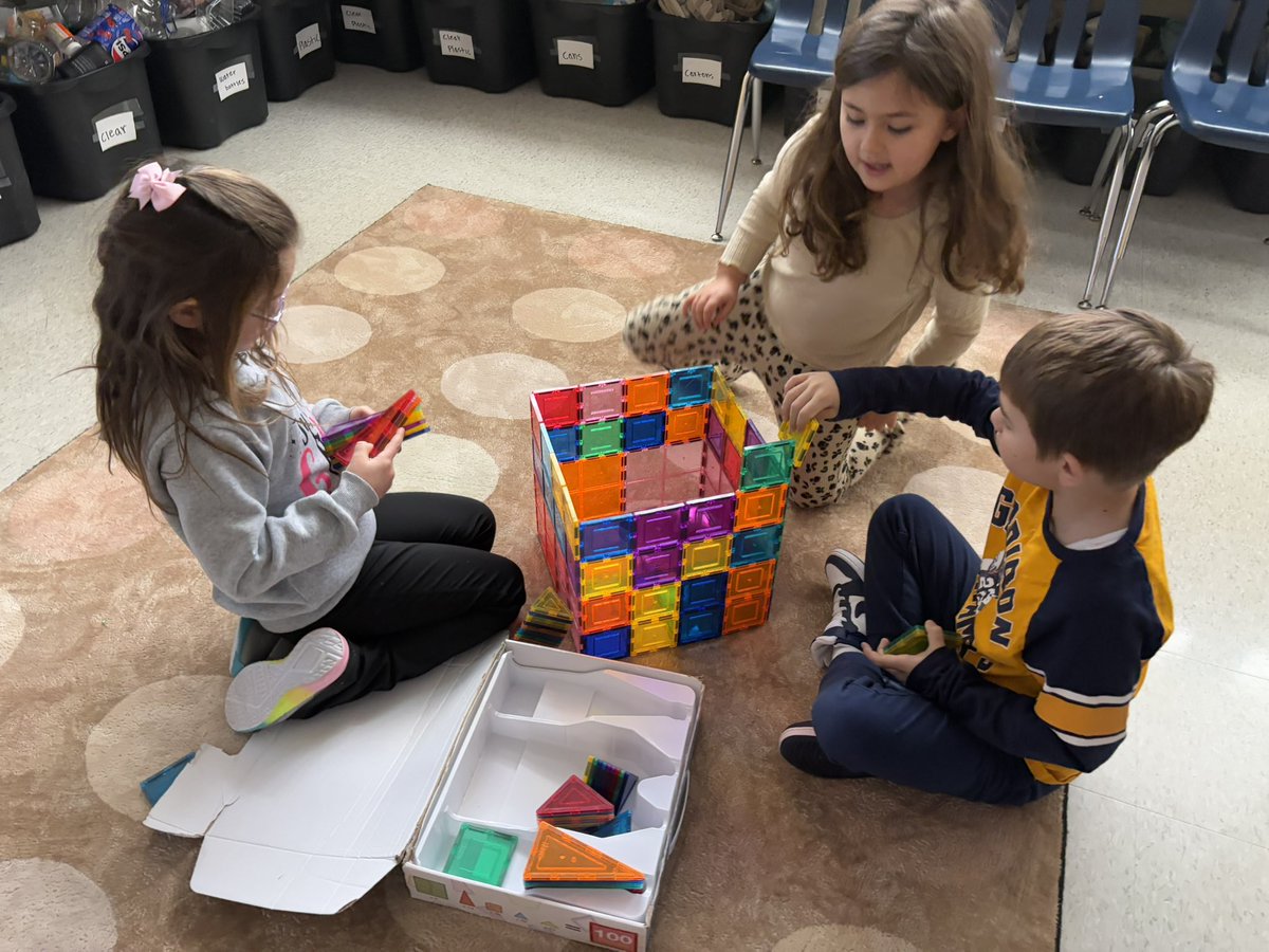 erineaton33's tweet photo. Working as civil engineers to design a 3D structure in STEAM and learning how to volley using the forearm pass technique in PE today. #yes2tps #hedkebulldogs https://t.co/WuOlsVM9pq