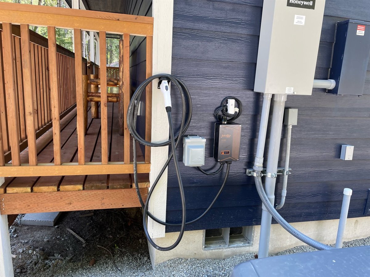visitmtrainier's tweet image. Planning a trip to Mount Rainier with your EV? Discover lodging options near the mountain that offer EV charging stations for guests. Explore your choices: visitrainier.com/ev-charging-st… 
#EVTravel #MountRainier #SustainableTravel