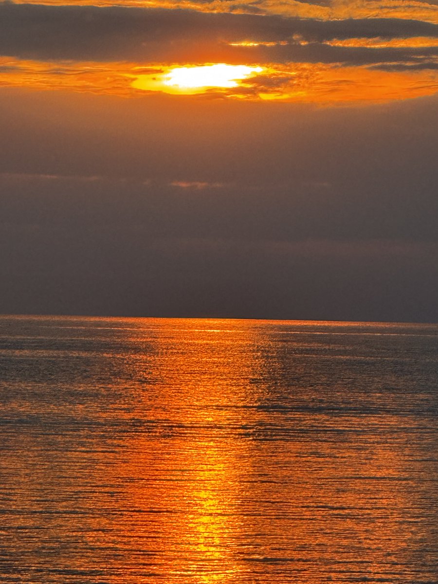 OperHealAmerica's tweet photo. The sun is setting on OHA 2025 DAY 13 OF 40 like fire from heaven! Isn’t God amazing? #operationhealamerica
#repent
#revival
#countdown
#MakeAmericaGodsAgain https://t.co/54B57eR00k