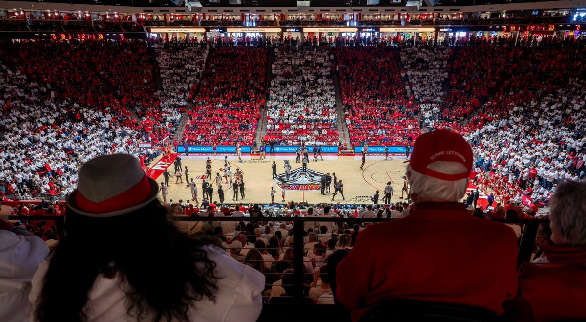 GeoffGrammer's tweet photo. UNM in one of those quirky Mountain West schedule spots where attendance jumps/drops 10-13K each night.

• 5,583 - at FresnoSt (actual 2-3K)
• 14,622 - v Nevada
• 2,938 - at Wyo
• 15,428 - v SDSU
• *1,764 - Tue at SJSU (*their average)
• 14,000 - Fri v Boise St (projected) https://t.co/wUBGeqkbD8