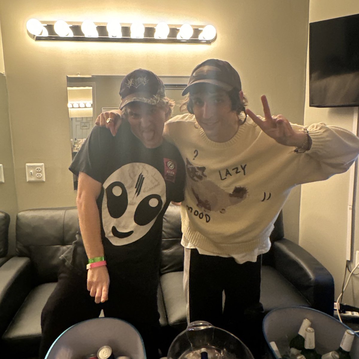 JOEY VALENCE tweet media