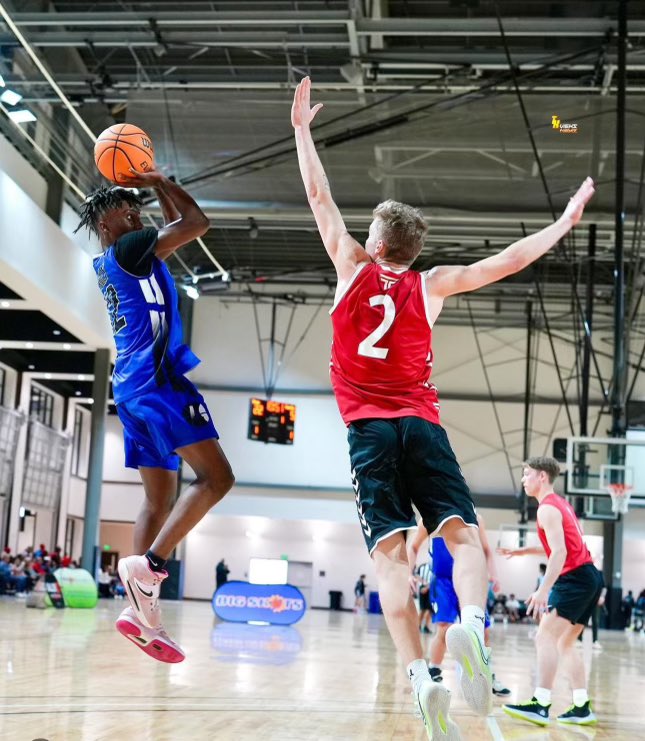 GrindhouseLakers tweet media