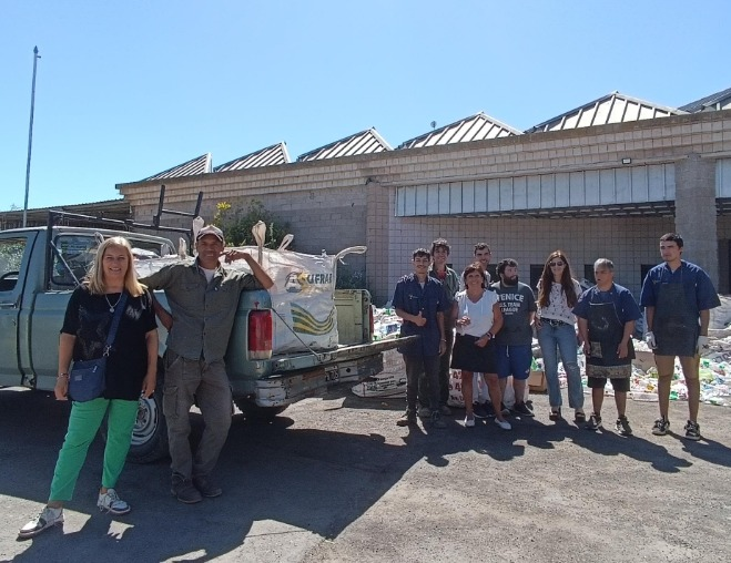 ♻️A pleno implementando EMBAJADORES DE BOTELLAS PROTEGIDAS

✳️Iniciativa👇
youtube.com/watch?v=r78TeC…

✅COLABORACIÓN
✅INNOVACION
✅TRANSPARENCIA

<a href="/MuniPergamino/">Muni Pergamino</a> <a href="/TProtegidoPerga/">TallerProtegidoPerga</a> <a href="/AnaDISanto7/">Ana DI Santo</a> <a href="/GustavoCiuffo/">Gustavo Ciuffo</a> <a href="/silvanapirchi/">Silvana Pirchi</a>