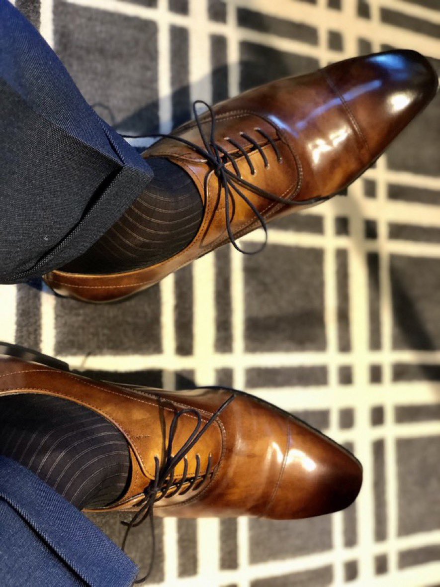 有推薦的擦皮鞋廠商？
還是有誰會擦？
私訊排隊