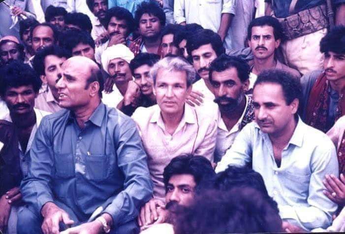 RahuRM_'s tweet photo. ظالم کے خلاف ڈٹ جانے کا نام شہید فاضل راہو ہے۔
ان کی جدوجہد مظلوموں کے لیے امید کی کرن ہے۔
#TributeToShaheedFazilRahoo https://t.co/EjBeEoVOWZ