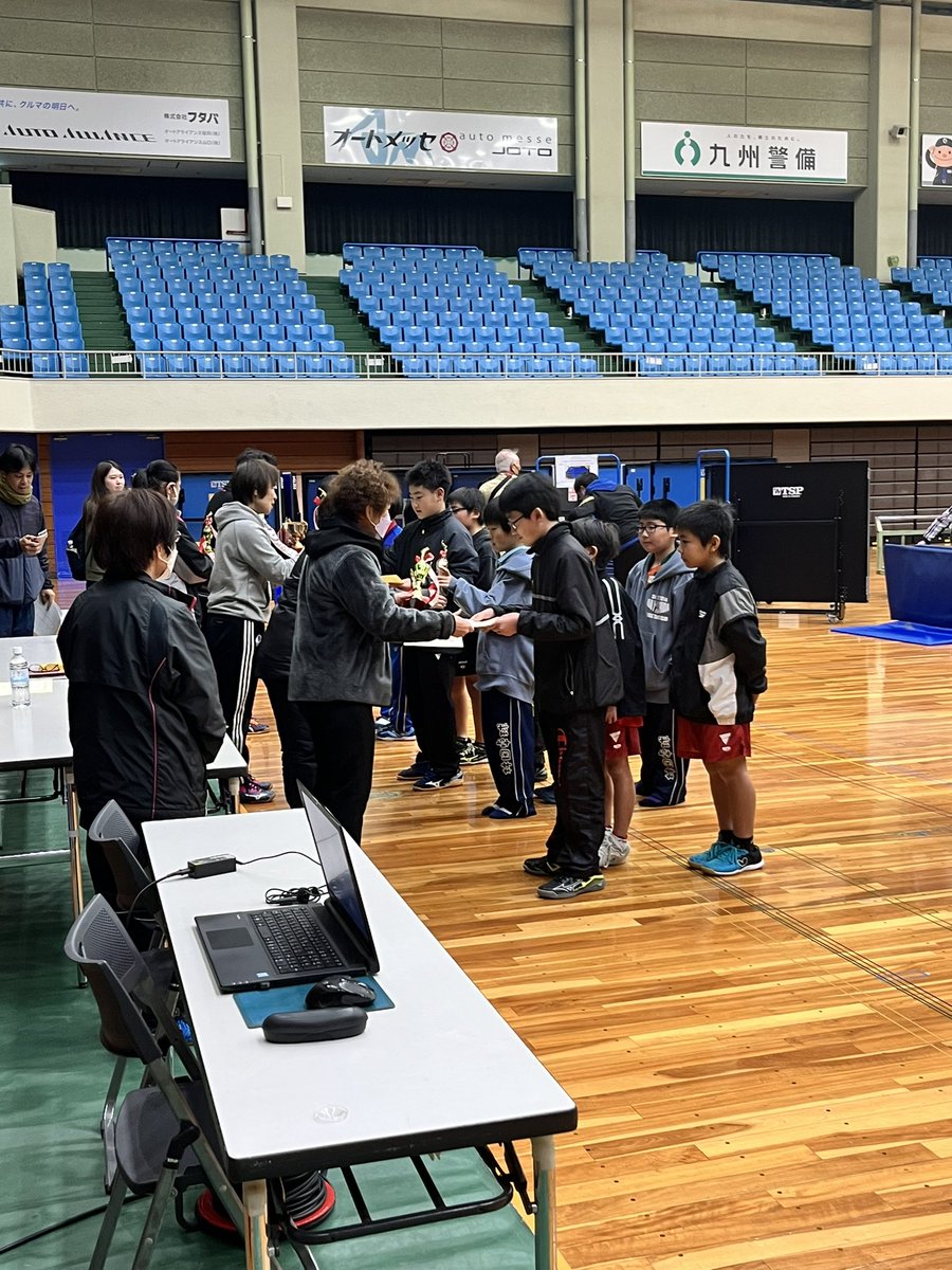 昨日、熊本県会長杯がありました。
結果は、
男子団体3位
女子団体優勝
でした！みんなそれぞれ良かった点、課題があり、次の大会に繋がる大会となりました！また、初の公式戦の選手もいて、これからが楽しみです😁